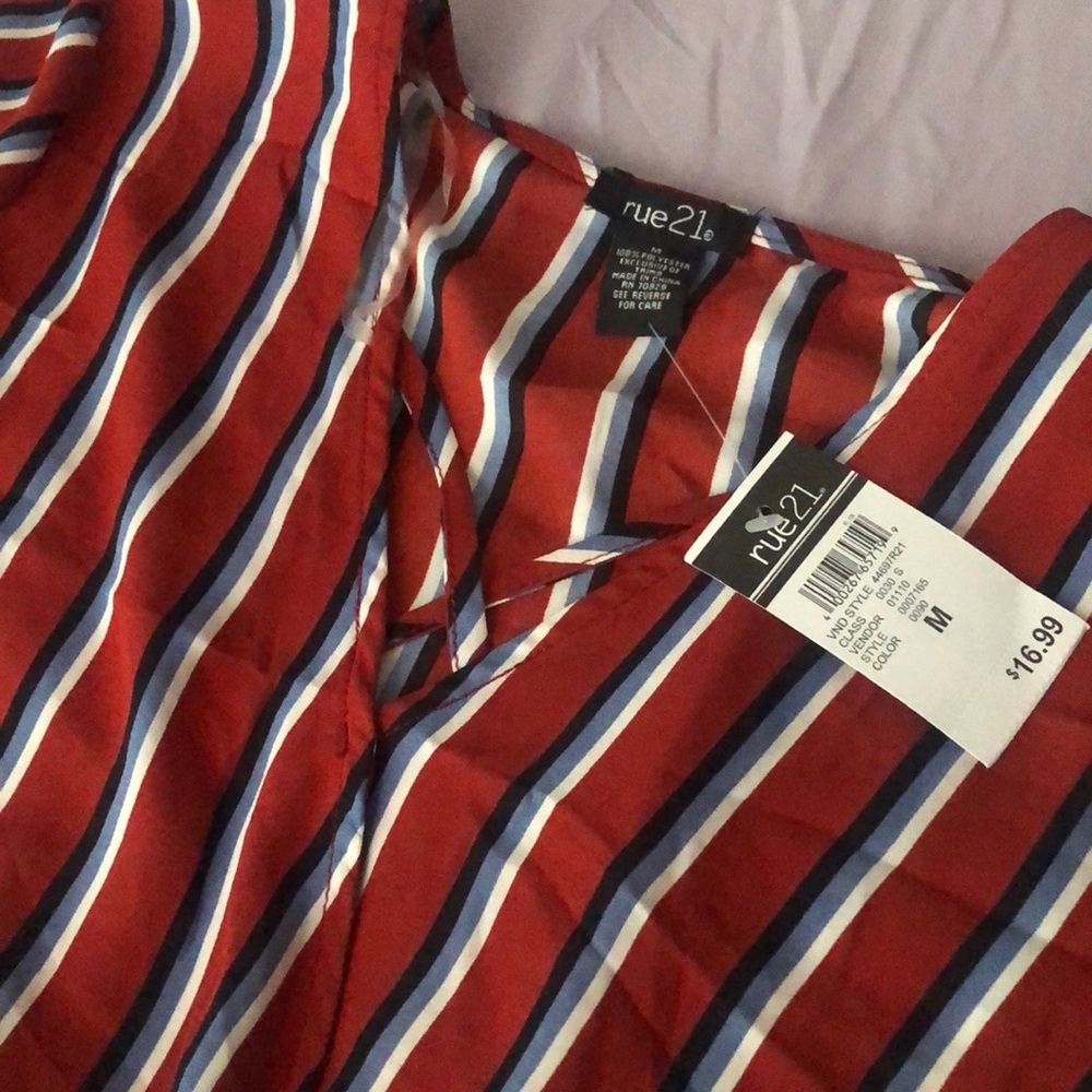 *NEW* Rue21 shirt - Picture 2 of 3